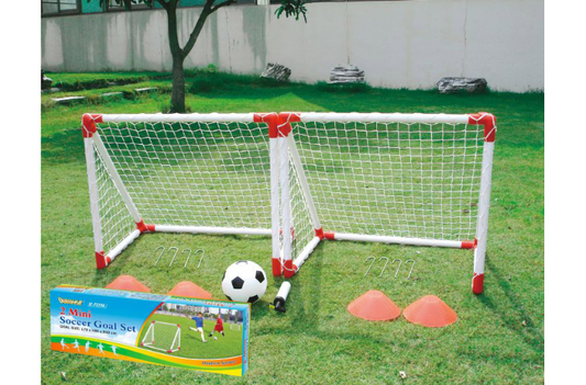 OUTDOOR PLAY MINI SOCCER SET